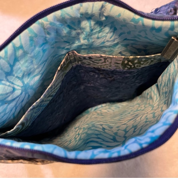 Blue and green Women’s quilted Crossbody bag - Picture 3 of 6